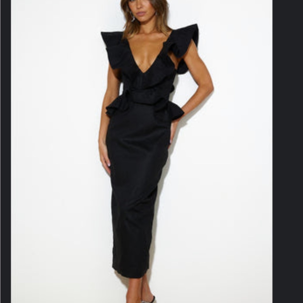XS super chic black dress with shoulder details